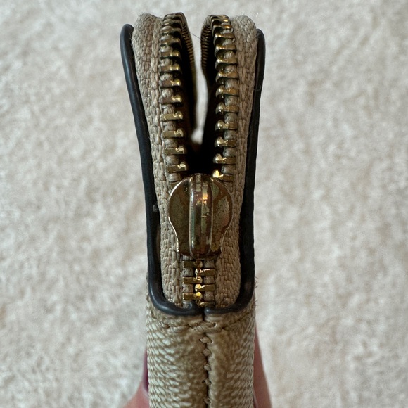 Coach coin purse wallet quiet luxury dainty classic classy elegant sophisticated - Picture 5 of 6